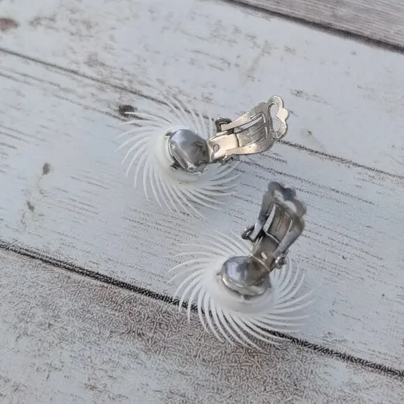 Vintage Clip On Earrings Off White Unusual Retro 1950's Large Statement - Picture 6 of 6